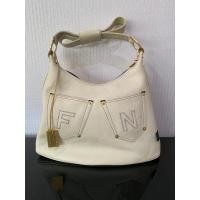 ราคา ส่งต่อ กระเป๋าสะพาย Flynow สีครีม แท้ (23218424077)