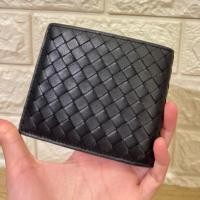 ราคา กระเป๋าสตางค์ ใบสั้น Bottega Veneta ผู้ชาย ของแท้ 100% สีทูโทน รุ่นหนังแกะ (24171428678)