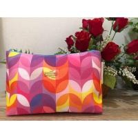 ราคา กระเป๋าสำหรับใส่เครื่องสำอางสีสันสวยงาม. ยี่ห้อclinique. ขนาด 17x25 cm (1481410238)