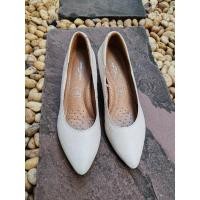 ราคา รองเท้าส้นสูง​หนังแท้ Pierre Cardin paris ไซส์39​ 24.5-25ซม.​ มือสอง สภาพดี (24650740257)