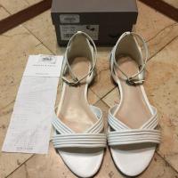 ราคา รองเท้า Charles & keith SZ.37 สีขาว ส้นเตี้ย สภาพ90% (1742541515)