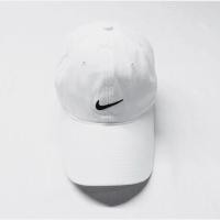 ราคา หมวก Nike สีขาว ของแท้ มีตำหนิด้านหลังตามรูป (Used) (1574737210)