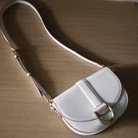 ราคา CHARLES.&.KEITHกระเป๋าสะพาย#สีครีมมือสองสภาพดี (21981070123)