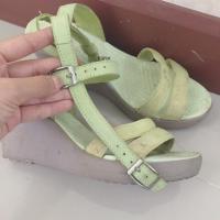 ราคา Used Crocs ส้นเตารีด สีเขียว (1642595749)