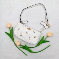 ราคา กระเป๋าสะพาย coach กระเป๋าเเฟชั่น [พร้อมส่ง] กระเป๋าถือ เเบรนด์ดัง ลายดอกเดซี่น่ารัก (18845542240)