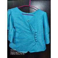 ราคา เสื้อผ้าไหมลาว สีฟ้า แขนทรงเจ้าหญิง ทรงเข้ารูป หน้าผ้า 44" (24908400943)