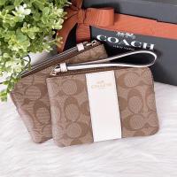 ราคา COACH CORNER ZIP WRISTLET IN SIGNATURE CANVAS #F58035 (3351542944)