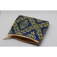 ราคา YOUNG KONG CRAFTs กระเป๋าสตางค์ผ้าไหม ผ้าไทยใบสั้นจับพอดีมือ ขนาด 8.5 x 11 cm. ใส่ธนบัตรพับครึ่ง ใส่เหรียญ ใส่บัตรได้ (6157795713)