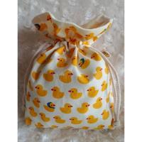ราคา พร้อมส่ง!!กระเป๋าผ้าหูรูดลายเป็ดน้อย มีซับใน ใส่โทรศัพท์ได้ (26651624045)