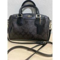 ราคา Coach หมอน ของแท้ ลาย c มือสอง ขนาด 9 นิ้ว มีตำหนิ (25753317516)
