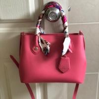 ราคา กระเป๋ายี่ห้อLYN แท้ สีชมพู พร้อมสายสะพายยาวและผ้าพันกระเป๋าให้ สภาพ97% (1425076798)