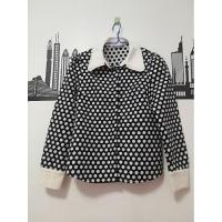 ราคา เสื้อเชิ้ตแขนยาวสีดำลายจุดขาว ปกคอสีขาว (25678624057)