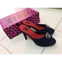 ราคา รองเท้าส้นสูง ยี่ห้อ Playboy (910404587)