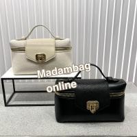 ราคา CHARLES & KEITH Arwen Top Handle Vanity Bag กระเป๋าถือ มีสายยาวต่อสะพายข้างได้ค่ะ (26450948010)