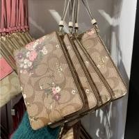 ราคา ของแท้!! พร้อมส่ง!! Coach คล้องมือ ซิปเดียว Size S (4088513802)