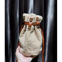 ราคา กระเป๋าสะพายข้างมือสอง ทรงขนมจีบ งานขนนุ่มๆ (19473864983)