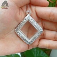 ราคา กรอบพระเงินผสม กรอบพระ ใส่เหรียญข้าวหลามตัดกรมหลวงชุมพร | กว้าง3.2*สูง3.5ซม.(ขนาดจอกระจก) (24702132813)