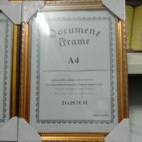 ราคา กรอบรูปเอสีขอบลายไม้ (9231189662)