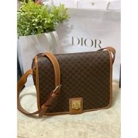 ราคา *New Cowhide* Celine Macadam Crossbody Authentic 100% (21884885760)