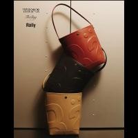 ราคา (พร้อมส่ง) Rally The Bag Whisper ว่างแดง - กระเป๋าหนังทรง Bucket ลายโลโก้ (24437849886)