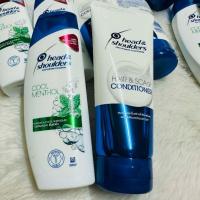 ราคา 2ขวด ครีมนวดผม ขจัดรังแค และ แชมพู สูตร เย็น Head&shoulders shampoo cool menthol anti dandruff conditioner 135-150ml (28967663937)