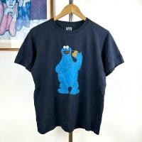 ราคา Uniqlo x Kaws x Sesame Street (original) (25530025572)
