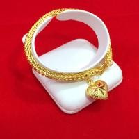 ราคา สร้อยข้อมือทองลายกระดูกงูห้อยจี้หัวใจ ยาว 7 นิ้ว หนัก 1 บาท หุ้มเศษทองเยาวราช ทองชุบทองปลอม ใส่แทนทองแท้ได้ ใส่อาบน้ำได้ (7884012025)