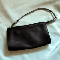 ราคา กระเป๋าสตางค์ ELLE Paris size 8.5" x 5" เก่าเก็บ ส่งต่อขาดทุนไปเลยค่ะ (5219269122)