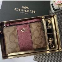 ราคา Coach กระเป๋าคล้องมือ 1 ซิป size S เซ็ทของขวัญมาพร้อมกล่องใหม่แท้% (7486058511)