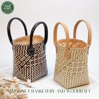 ราคา กระเป๋ากระจูดทรงถังกลมคาดลายบุผ้าซับในอย่างดี สานแน่นสวยงาม (29715569246)