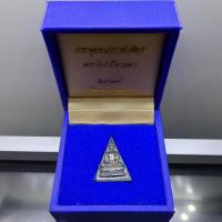 ราคา พระพุทธนวราชบพิตร พระพิมพ์จิตรลดา พิมพ์เล็ก เนื้อเงิน โครงการหลวง พ.ศ.2539 พร้อมกล่องเดิม (23914001039)