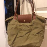 ราคา กระเป๋า longchamp มือสองของแท้ สีเขียว (5041836488)