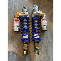 ราคา โช๊คตัวจบราม 53แบรนด์ SHOWA แกนรุ้ง สปริงน้ำเงินแก้ว (สีพิเศษ) ใส่ตรงรุ่น Pcx150-160/Nmax/Xmax 320mm. (22954001819)