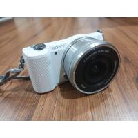 ราคา Sony Alpha a5000 Mirrorless Camera (กล้อง, เลนส์ 16-50mm, SD Card, แบตฯ, ซอง Samsonite) (25163522109)