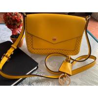 ราคา Michael kors กระเป๋าสะพายแท้ มือสอง (5530435629)
