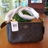 ราคา Coach F58321 pouch crossbody แท้ (2715989061)