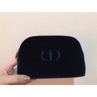 ราคา DIOR X’MAS POUCH 2022 กระเป๋าเครื่องสำอาง DIOR เนื้อผ้ากำมะหยี่ สีน้ำเงิน sale 12.12 (22510116754)