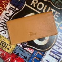 ราคา กระเป๋าตังค์ใบยาว หนังวัวแท้ จากแบรนด์ Reater งานสวยดูจากฝีเข็มได้เลยค่ะ ปราณีตมาก สีคาราเมล (5134979926)