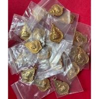 ราคา เหรียญพระพุทธประทานพร หลังหลวงพ่อแพ วัดพิกุลทอง จ.สิงห์บุรี ปี24 กะไหล่ทอง”พิมพ์เล็ก”(ราคา/องค์) (23322289042)
