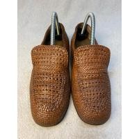 ราคา รองเท้าหนังแท้สาน ยาว 24 ซม. (28417998109)