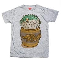 ราคา เสื้อยืด แขนสั้น แชปเตอร์วัน คาแรคเตอร์ ลาย ปลาปั๊กเป้า โอ่งมังกร / Puffer Fish Jar Chapter One Character Soft T-Shirt (8982449136)