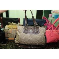 ราคา COACH ใบใหญ่ สีน้ำตาล ใส่ของได้เนอะมาก มีกระเป๋า 2 ช่องใหญ่ ซิป2ซิป สภาพใหม่ #พร้อมส่ง #กระเป๋ามือ2 #ของแท้100% (735269369)