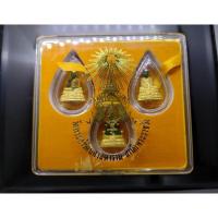 ราคา พระแก้วมรกต ชุด 3 ฤดู ร้อน หนาว ฝน แท้% เนื้อโลหะเคลือบสีเขียว เครื่องทรงชุบทอง สำนักพระราชวังสร้าง พ.ศ.2547 กล่องเดิม (23749027758)