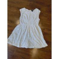 ราคา เดรสสีครีม ลายลูกไม้ แบรนด์ Forever 21 (152714239)