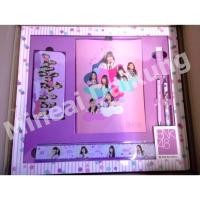 ราคา เซทเครื่องเขียน สมใจ x BNK48 ( ปากกาสุ่ม มิวสิค, มีตำหนิ ไม้บรรทัดอร ) (1573994052)