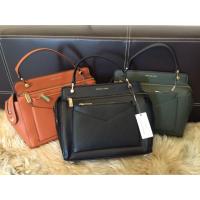 ราคา พร้อมส่ง3สีรุ่นชนช็อป NEW ARRIVAL! CHARLES & KEITH LARGE TOP HANDLE BAG (Size L) (186375704)