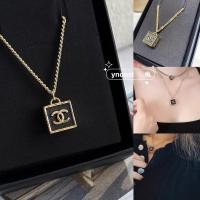 ราคา ของแท้ CHANEL 23S ใหม่สีดำทองก้อนเนื้อหนังสแควร์สร้อยคอ (29623336182)