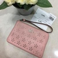 ราคา คล้องมือ coach หนังสีชมพูลายฉลุ ไซด์ s 1 ซิบ (2664044575)