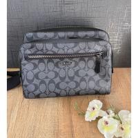 ราคา Coach แท้ ✔️ กระเป๋าสะพายข้างผู้ชาย | Coach West Camera Bag in Signature Canvas (6178632162)