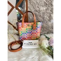 ราคา ⭐️ทักแชทก่อนสั่งซื้อ⭐️ Coach Willow Tote 24 In Rainbow Signature Canvas งานช็อป (CA102) (20878745881)
